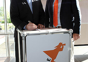 LED Linear™ as a shining example: first endowed professorship at the University of Wismar