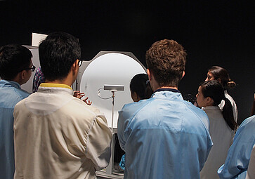 On excursion: Students of the University of Wismar as guests at LED Linear™