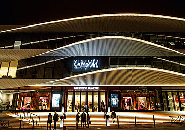 Award for LED Linear™ project at the „Prix Versailles Architecture Commerciale 2015“